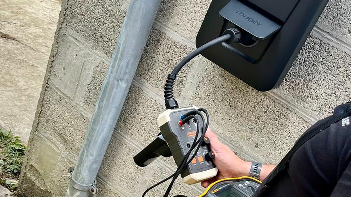 bornes-recharge à Charleville-Mézières : Borne de recharge, Prise renforcée, Recharge véhicule électrique — PRO ELEC